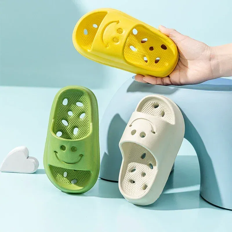 Color: Pink, Shoe Size: 3.5 - Children Slippers Boys EVA Smiling Face Bathroom Slippers Summer 2-14 Years Old Girl Anti Slip Hollow Leaking Junior Footwear - Image 2